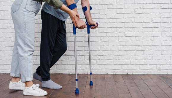 La terapia de rehabilitación para el Síndrome de Guillain-Barré tiene como objetivo ayudar a los pacientes a recuperar la función y la fuerza muscular, mejorar la movilidad y promover la independencia en las actividades diarias.