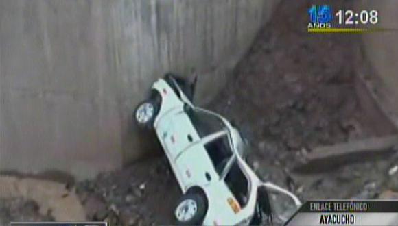Auto cayó a riachuelo en Ayacucho dejando dos muertos