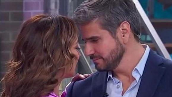 Adamari López y Daniel Arenas recrearon uno de los besos de "La casa de los famosos" (Foto: Telemundo)