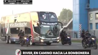 River vs. Boca por Libertadores: con el ómnibus ‘Millonario’ al frente, tres camionetas y una patrulla de bomberos, así salieron rumbo a La Bombonera | VIDEO