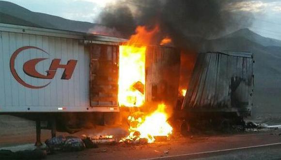 Panamericana Norte: chofer se salvó de morir quemado en camión