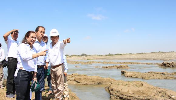 El ministro de Agricultura y el director de la ARCC recorrieron los trabajos de descolmatación de los ríos Piura y Chira (Foto: Ralph Zapata)
