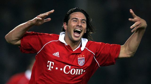 La primera Bundesliga que alzó Claudio Pizarro fue en el 2003. (Foto: AFP)