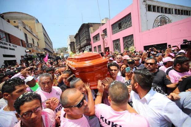Carlos Flores falleció el 17 de enero del 2019. Muchos futbolistas y miles de hinchas rosados estuvieron en el último adiós a 'Kukín'. (Foto GEC Archivo)

 <div> 

<a href=