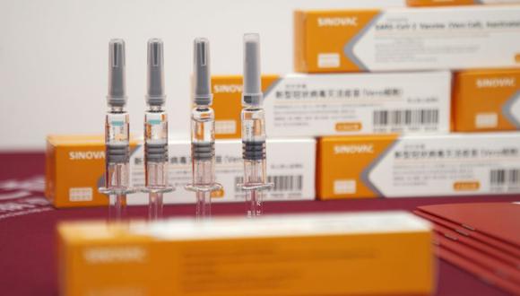 Los viales de la vacuna CoronaVac SARS-CoV-2 de Sinovac Biotech Ltd.se exhiben en un evento de medios en Beijing, China, el jueves 24 de septiembre de 2020. (Foto: Nicolas Bock / Bloomberg).
