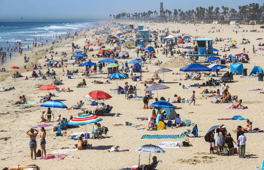 Overflow In California: Thousands Of Tourists Without Masks Overflow ...
