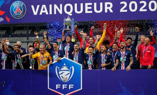 PSG alzó la Copa de Francia con la mente en la lesión de Mbappé | Foto: AFP/EFE/AP