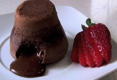 Endulza tu paladar con el pastel volcán de chocolate 
