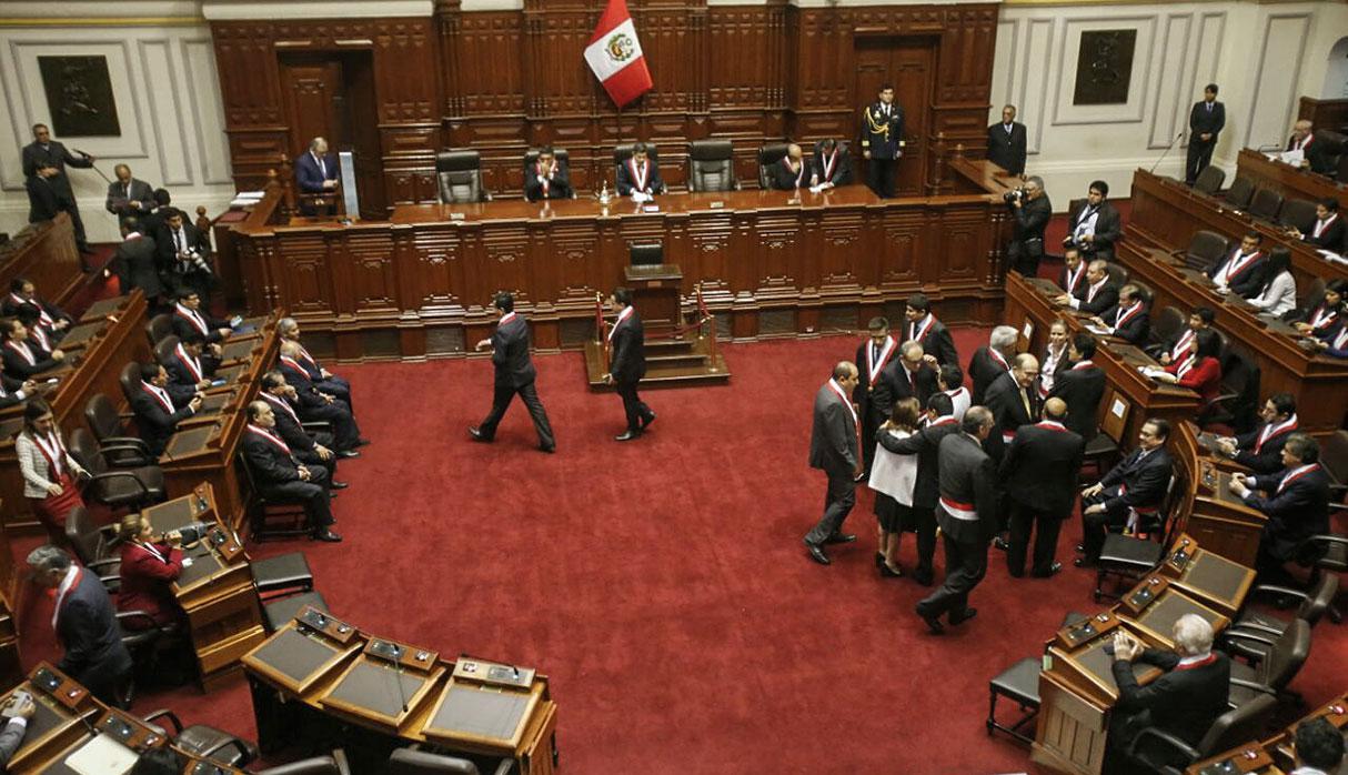 Autoridades de los tres poderes del Estado, así como de organizaciones civiles y eclesiásticas acudieron a la ceremonia por los 195 años del Congreso. (Foto: Dante Piaggio / El Comercio)