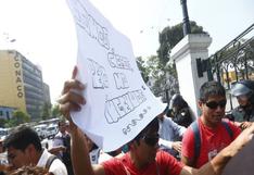 Invidentes protestan y toman la única escuela braille en el Perú