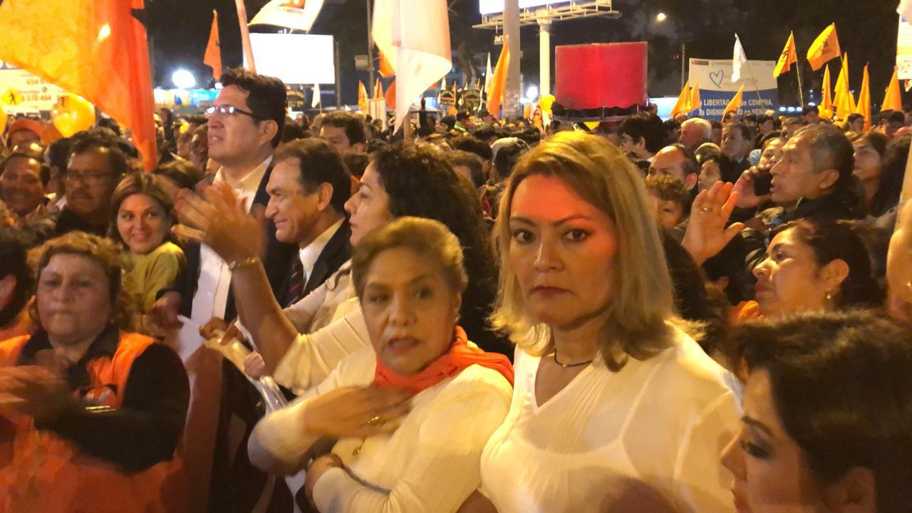 Así se desarrolla la marcha en apoyo a Keiko Fujimori, lider de Fuerza Popular implicada en proceso de lavado de activos. (Foto: Claudia Sovero)