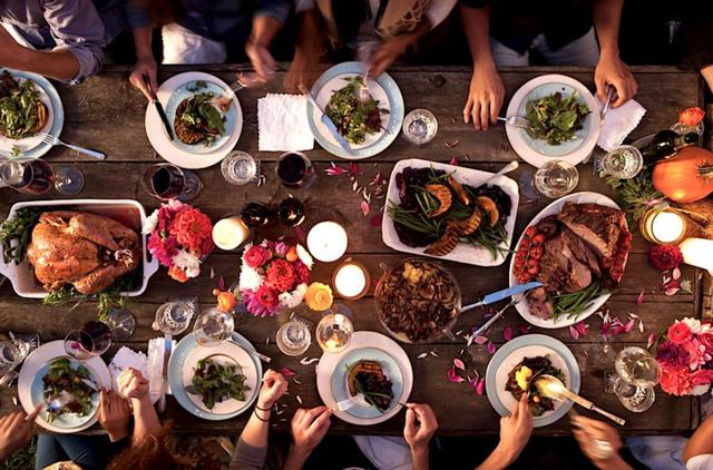 La cena de Acción de Gracias con el infaltable pavo | Foto: AGM