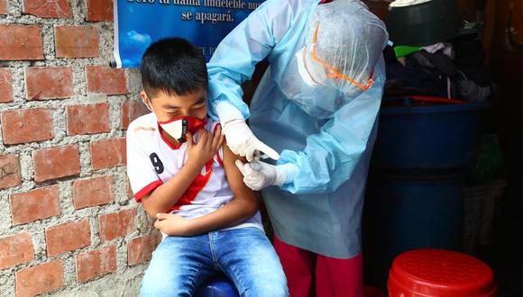 Brigadas del Ministerio de Salud recorren 120 manzanas a la redonda de la casa donde vive la primera niña contagiada con difteria tras 20 años de no presentarse casos en Perú. Especialistas buscan más casos y vacuna a los no inmunizados (Foto: GEC/Hugo Curotto)