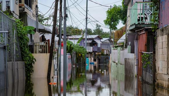 Se ve una calle inundada en el barrio Juana Matos de Catano, Puerto Rico, el 19 de septiembre de 2022, tras el paso del huracán Fiona. (Foto por AFP)