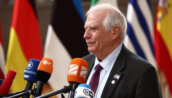 El Alto Representante Europeo de la Unión para Asuntos Exteriores, Josep Borrell, atiende a los medios de comunicación a su llegada a una reunión extraordinaria del Consejo Europeo en Bruselas, Bélgica, 09 de febrero de 2023. (Foto: EFE/EPA/STEPHANIE LECOCQ)