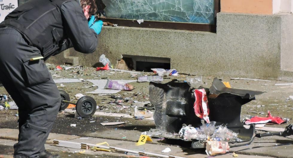 La explosión, que se produjo en Alemania, causó daños en la oficina del partido, en dos coches aparcados en la calle aledaña y en otros edificios. (Foto: EFE)