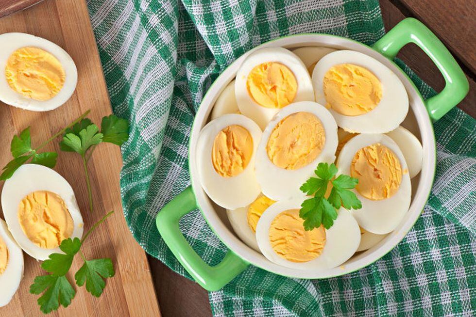 Comer huevo duro brinda al organismo calorías, proteínas (que aportan los aminoácidos que nuestro organismo requiere), colina y vitaminas (Foto: Freepik)
