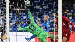 Napoli vs. Liverpool: Adrián y la extraordinaria atajada ante remate de Mertens por Champions League | VIDEO