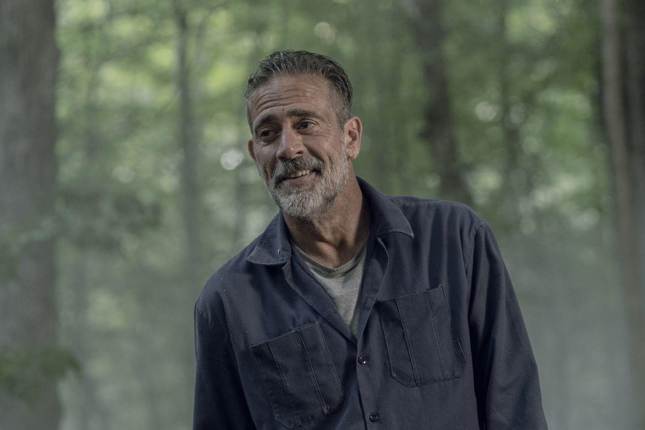 En "The Walking Dead" Negan (Jeeffrey Dean Morgan) huye de Alexandria, pero alguien le sigue los pasos. Foto: Fox.