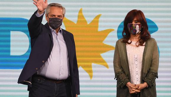 El presidente de Argentina Alberto Fernández y la vicepresidenta Cristina Kirchner tras la derrota en las PASO 2021. (MAXIMILIANO LUNA / TELAM / AFP).