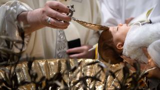Papa Francisco bautizó a 32 niños y resaltó la importancia de hacerlo cuando son pequeños | FOTOS