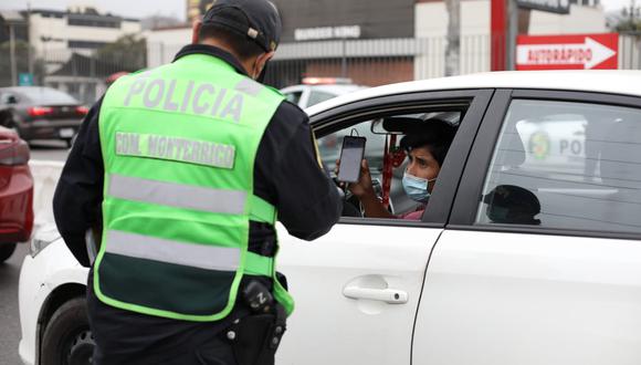 Aunque está prohibido el uso de autos particulares durante la cuarentena, hay algunos casos excepcionales en los que se puede circular sin necesidad de tener pase vehicular | Foto: GEC