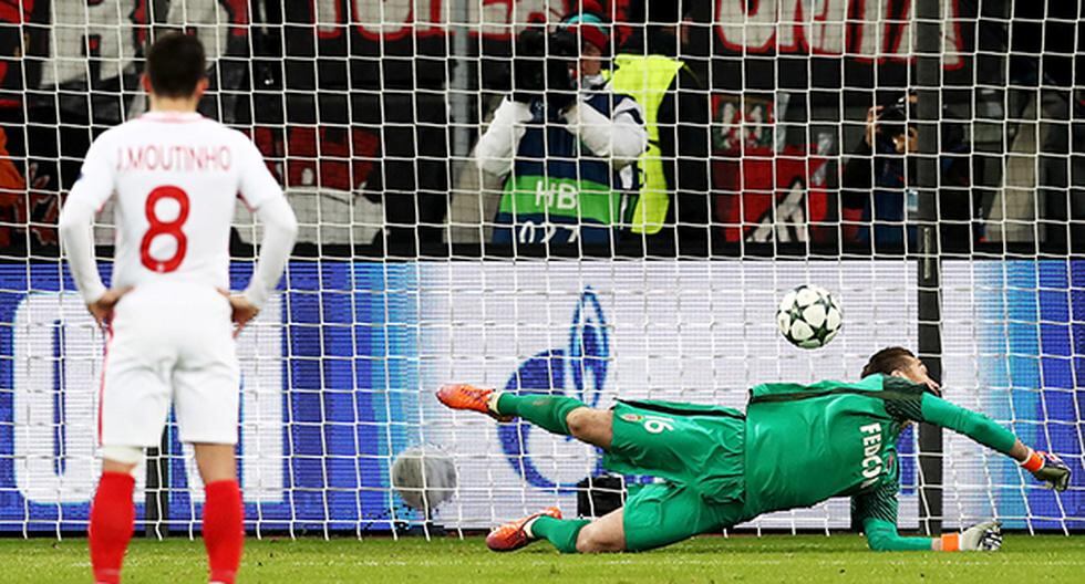 Morgan De Sanctis tuvo un desafortunado momento en el arco del AS Mónaco al cometer tremendo autogol en un penal que selló la goleada del Bayer Leverkusen. (Foto: Getty Images)