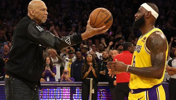 Kareem Abdul-Jabbar pasa la corona al nuevo rey de la NBA.