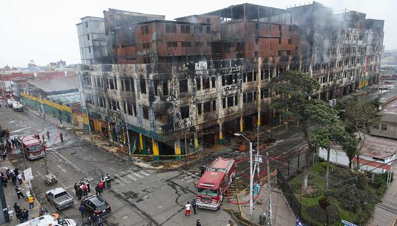 28 DE JUNIO DE 2017

RESCATE DE CUERPOS DEL INCENDIO DE GALERIA NICOLINI


FOTO : ROLLY REYNA / EL COMERCIO PERU