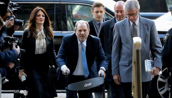 Harvey Weinstein junto a su abogada Donna Rotunno, a la izquierda, llegaron a la corte suprema del estado en Nueva York, el lunes 24 de febrero. (Foto: Bloomberg).