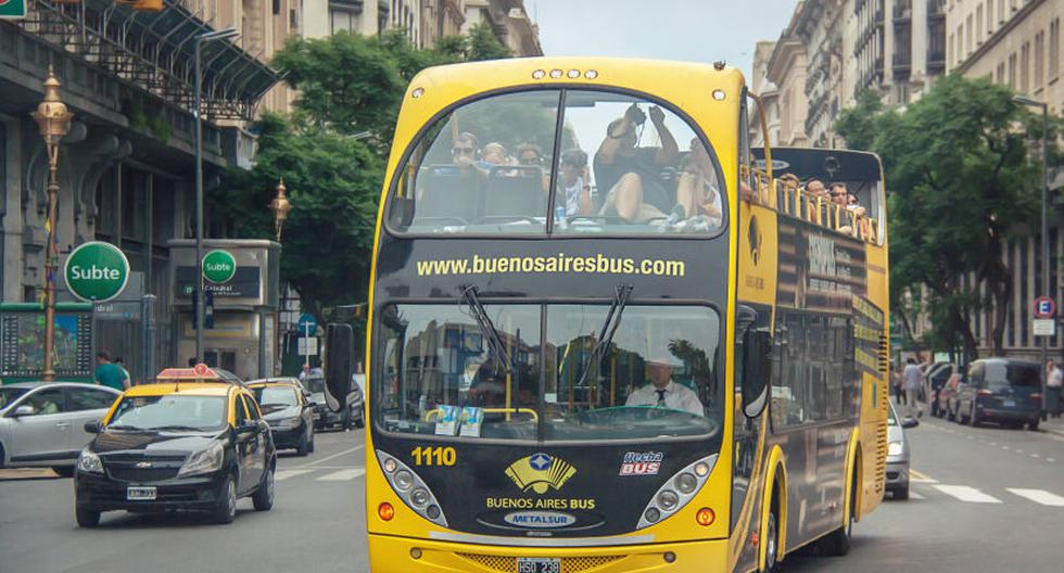 Un bus turístico en Buenos Aires. (Foto: Juandc / Wikimedia)