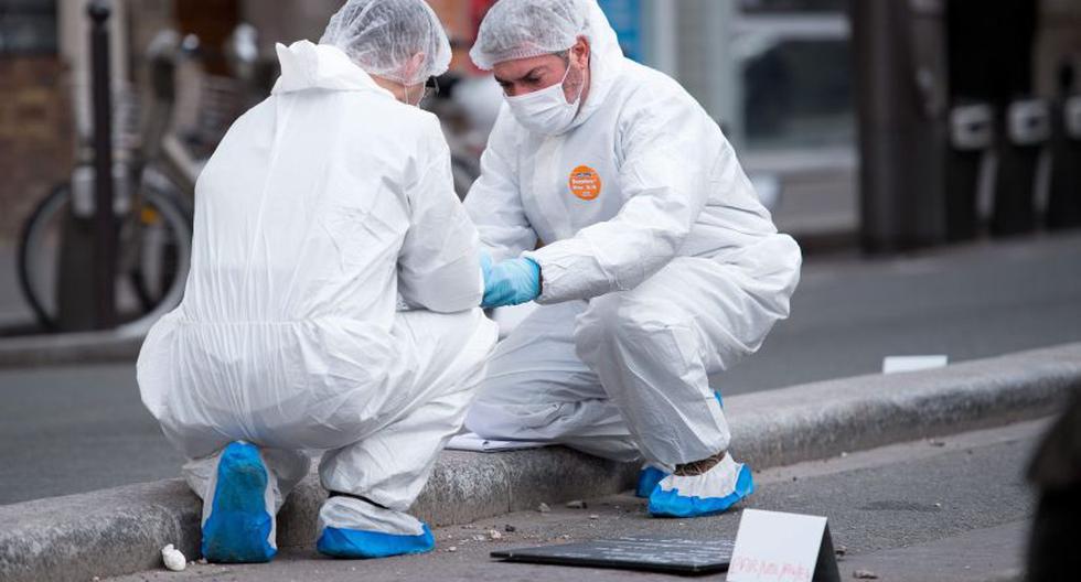 Forenses trabajan tras atentados en París (Foto: EFE)