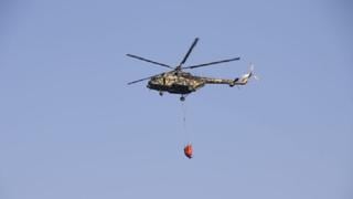 Helicóptero del Ejército apoya en extinción de incendio forestal en Bosque de Pómac