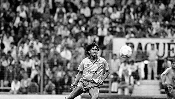 Jorge Alberto González Barillas más conocido como Mágico González fue nombrado por la IFFHS como el mejor futbolista salvadoreño de la historia.​​