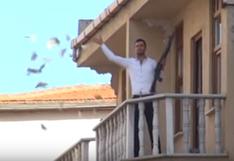 YouTube: asalta banco y luego lanza el dinero desde un balcón