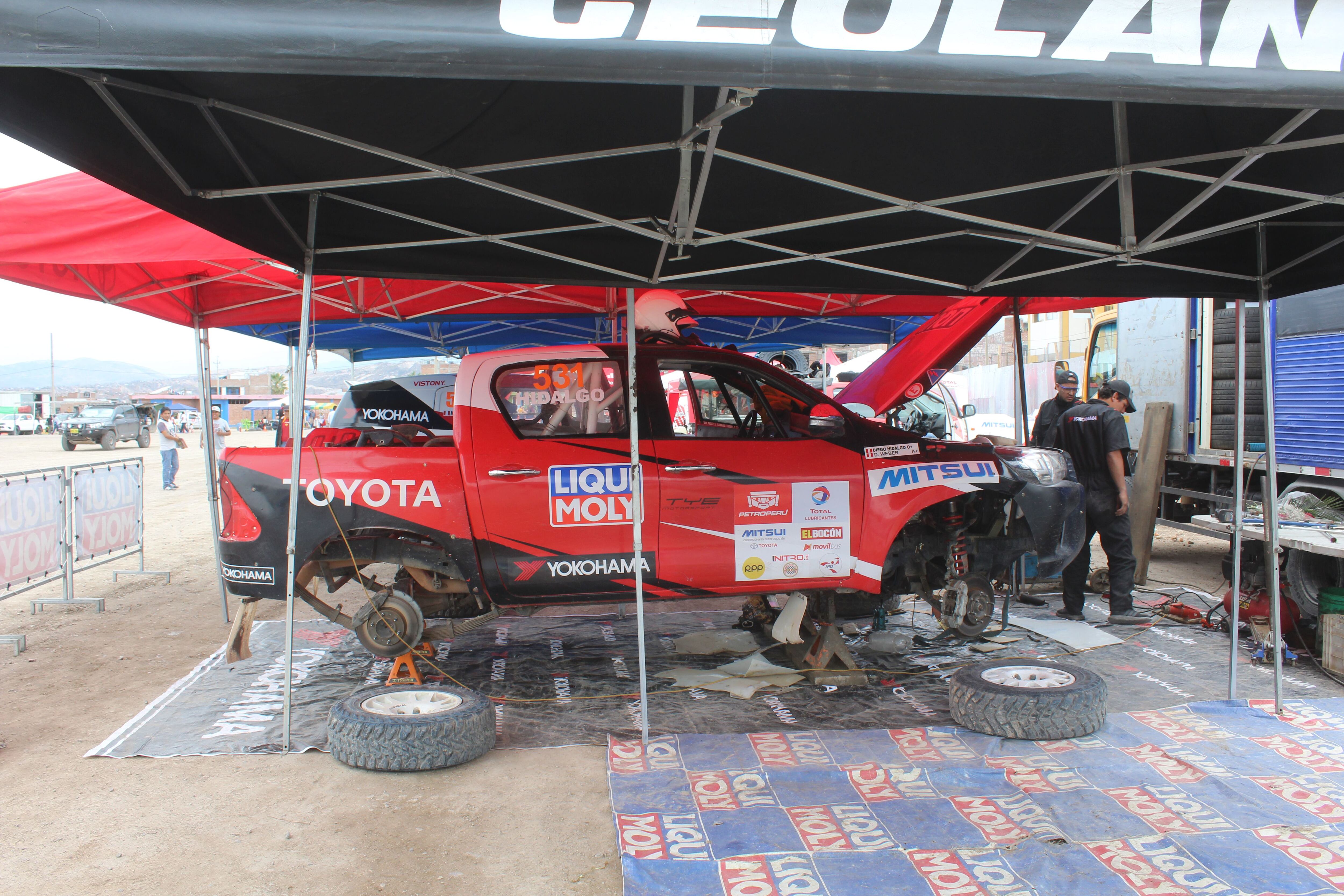 La Toyota Hilux de Diego Weber en reparaciones. 