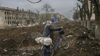 Ucranianos en búsqueda de leña para “sobrevivir” al invierno