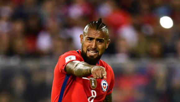 Arturo Vidal recibió su segunda tarjeta amarilla en el duelo entre Chile y Ecuador. El volante sureño no podrá estar presente en el importante juego ante Brasil en Allianz Parque. (Foto: AFP)