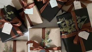 ¿No sabes que regalarle a tus padres por Navidad? Te damos 10 ideas