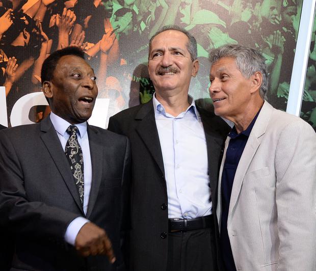 Imagen del 2013. Pelé, Aldo Rebelo (Ministro de Deportes en ese momento) y Clodoaldo. (Foto: AFP.