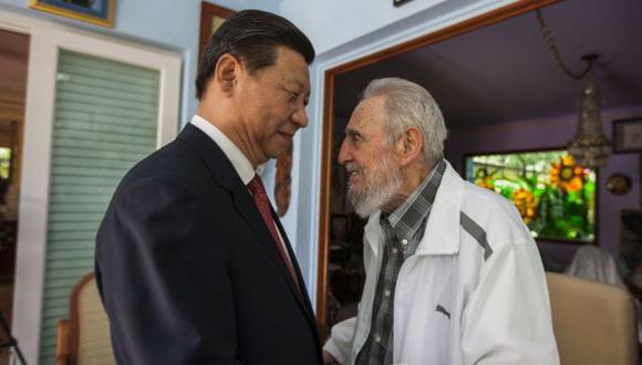 Presidente chino le obsequia un busto de bronce a Fidel Castro