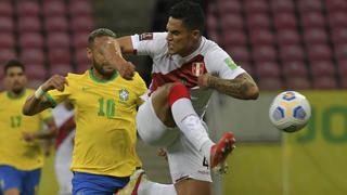 Anderson Santamaría, el defensa que falla pero representa al aplaudido fútbol peruano de salir jugando