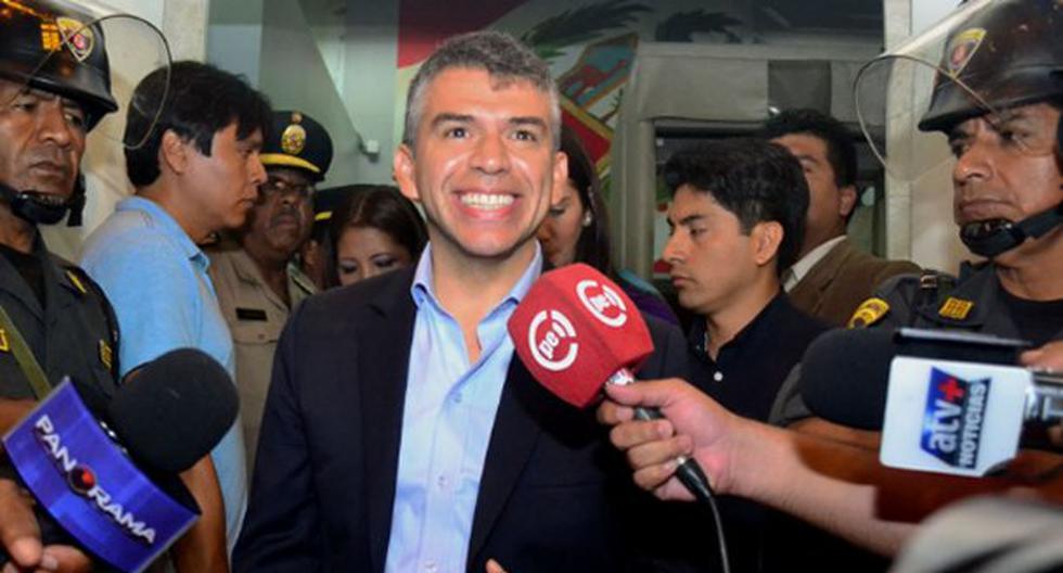 Julio Guzmán informó que ya comenzó la recolección de firmas para inscribir al \"Partido Morado\". (Foto: Andina)