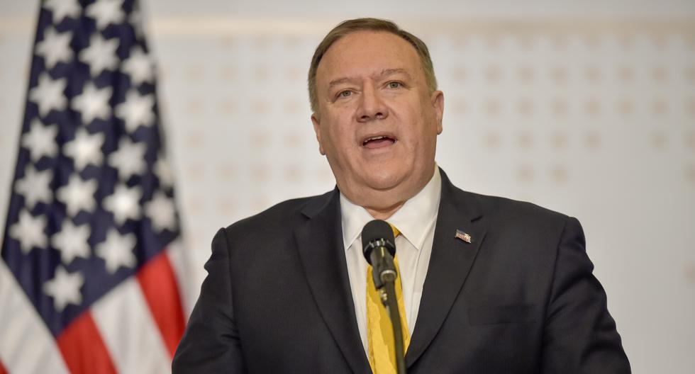 Pompeo dijo que no había estado siguiendo el inicio del juicio político durante su gira. (AFP)