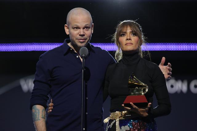 Residente y Kanny García en el Latin Grammy 2019. (Foto: AFP)
