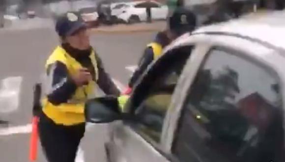 El sujeto se opuso a intervención y arrastró con su auto a un fiscalizador de transporte de la Municipalidad de La Molina. (Foto: Captura/Twitter)