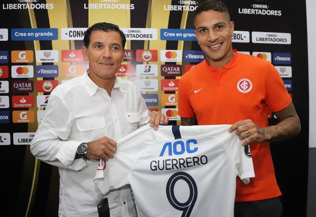Alianza Lima vs. Inter: Paolo Guerrero y el homenaje que recibió de los íntimos previo al partido | Foto: Alianza Lima