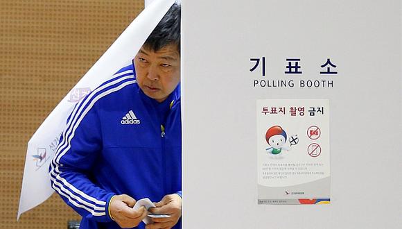 Los votantes de Corea del Sur podr&iacute;an castigar a la derecha en las urnas dada la implicaci&oacute;n de su ex presidenta conservadora en el caso de la &quot;Rasputina&quot;. (Foto: Reuters)