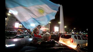 Celebración y llanto ante triunfo de Macri en Argentina