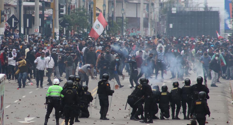 El sábado pasado, Huancayo se paralizó por las violentas protestas en contra del Gobierno. La situación se salió de control. 
(Foto: Jhefryn Sedano/ Archivo)